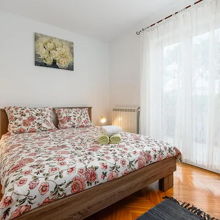 Holiday home 4 Bedroom Stunning In Jurani