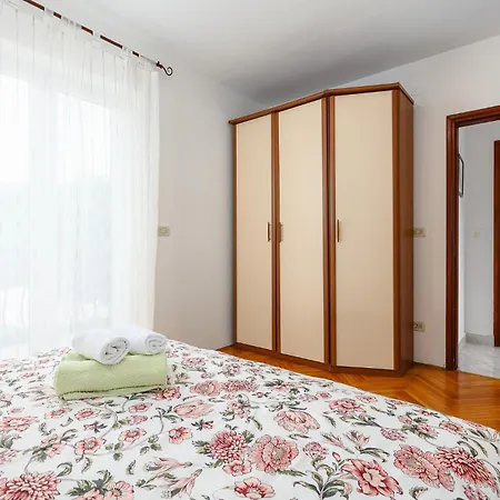 4 Bedroom Stunning In Jurani Holiday home Ruzici (Sveta Nedelja)