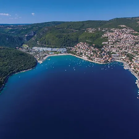 Holiday home 4 Bedroom Stunning In Jurani Ruzici (Sveta Nedelja)